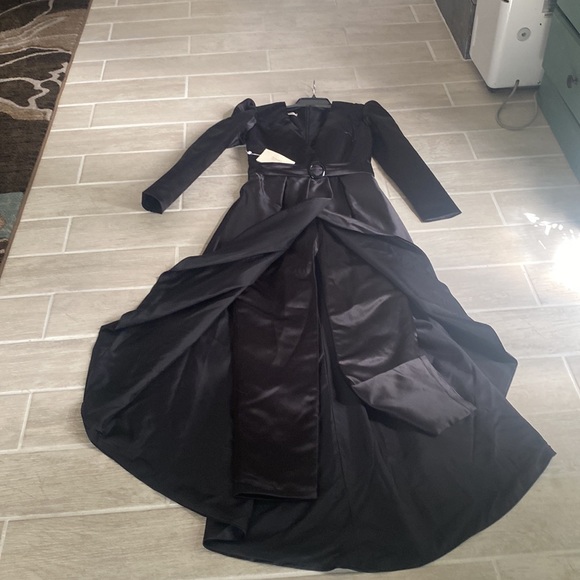 New Black Tuxedo Dress, open concept w/built in pants. Size 6 TS Couture. - Picture 11 of 12